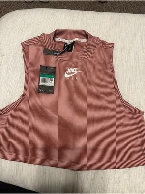 Nike Women's pink ribbed cropped tank